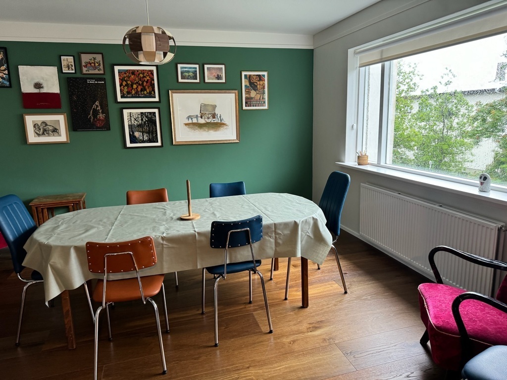 big dining table - can be made bigger and space for 10