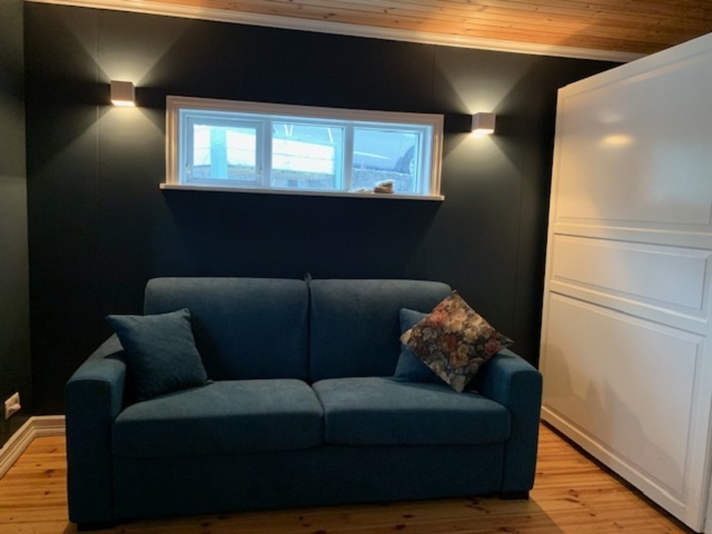 The ground floor beedroom. Sofabed is 140*200 cm. Dark green, very nice bearing in mind the bright summernights in iceland!