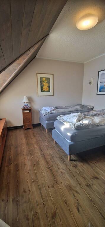 Bedroom 2 with two single bed, upper floor