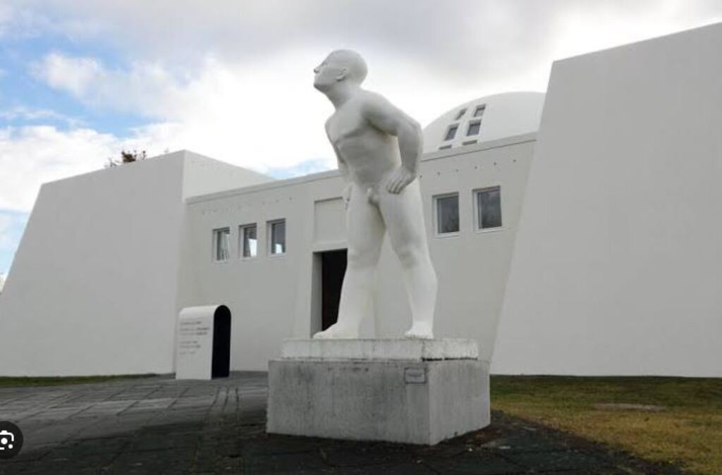 Asmundar museum big sculptures 
