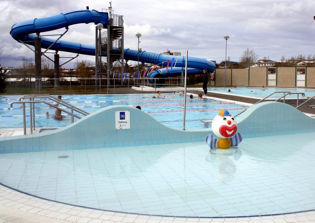 Grafarvogslaug a thermal swimming pool in walking distance