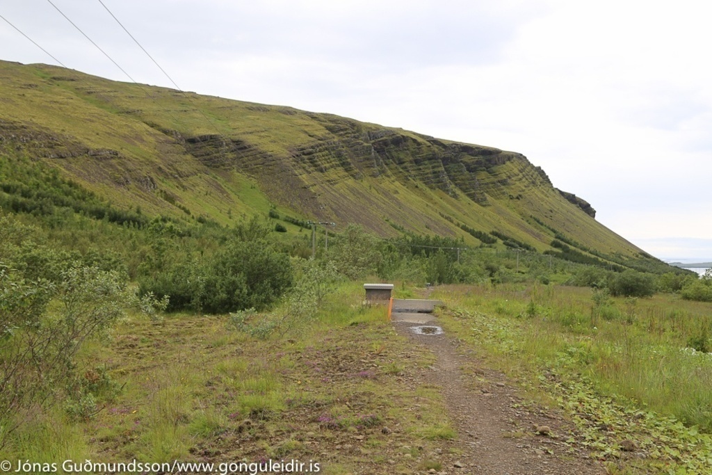 Úlfarsfell, light hiking trail short distance away