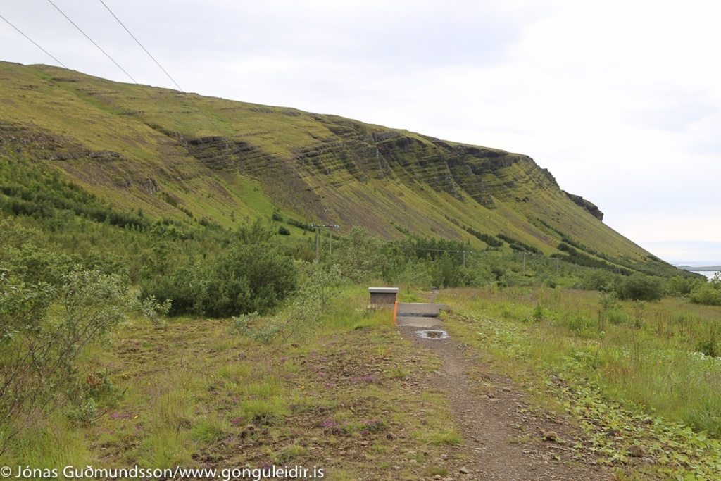 Úlfarsfell, light hiking trail short distance away