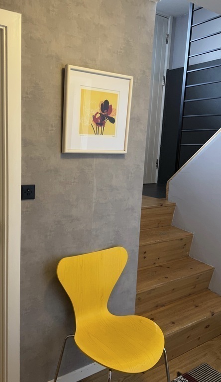 In the basement there is a bathroom and a guest/TV-room. 