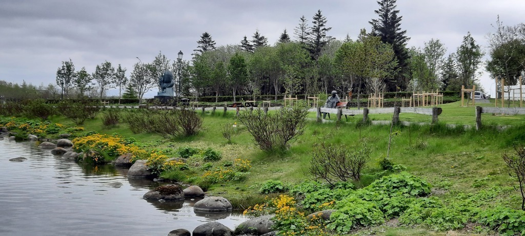 The statue of the poet Tómas Guðmundsson