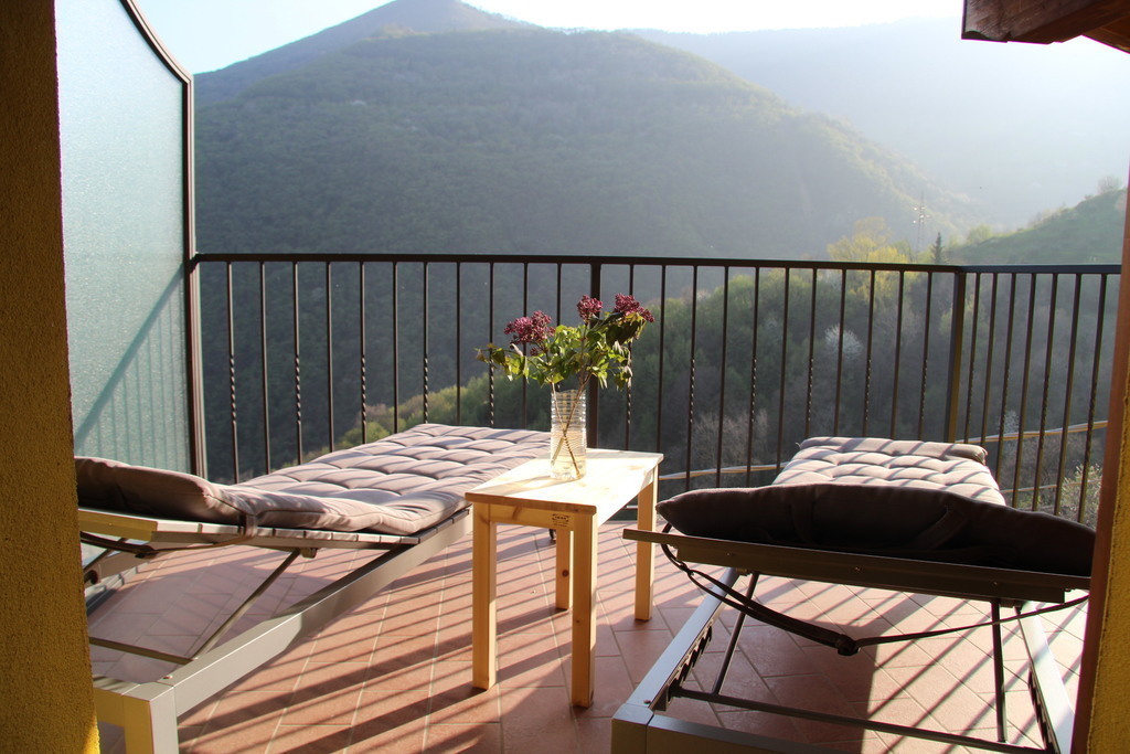 view second floor, 2 seats