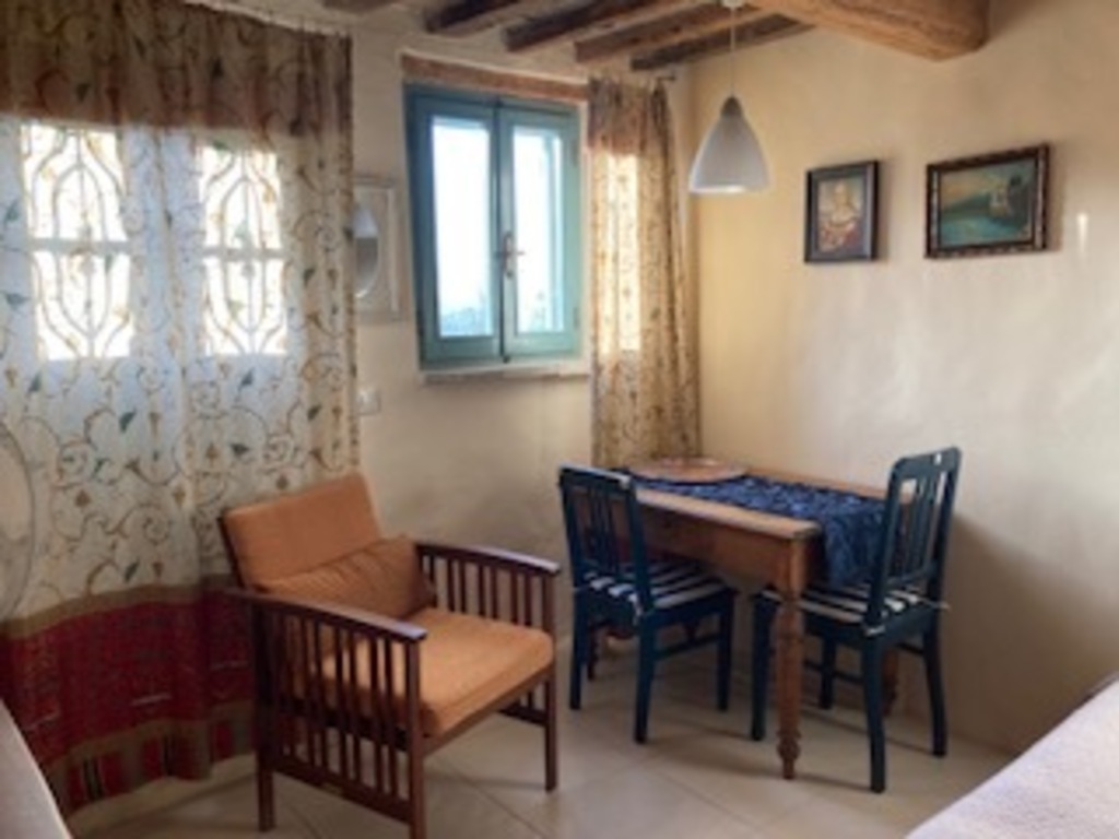 We call it "Van-Gogh-Room" 