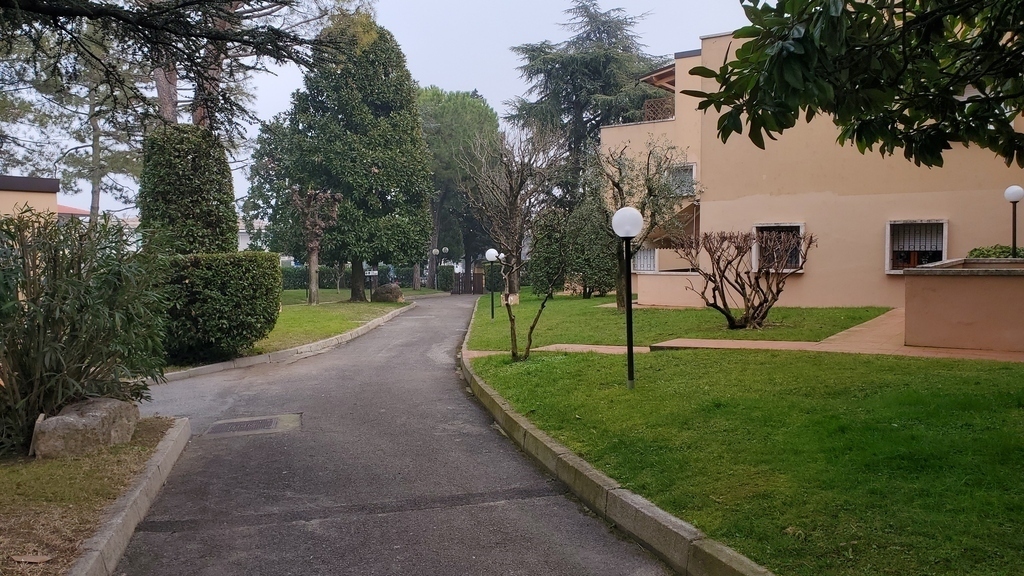 lovely grounds , safe for children to cycle around