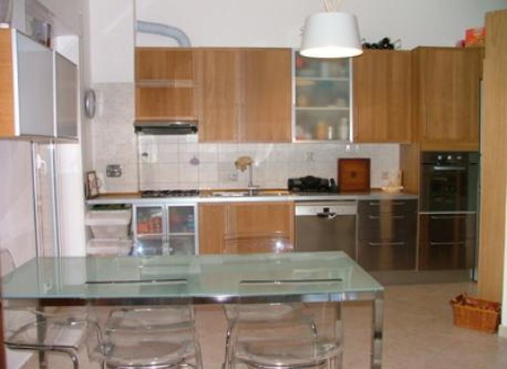 via dei QUINZI : kitchen