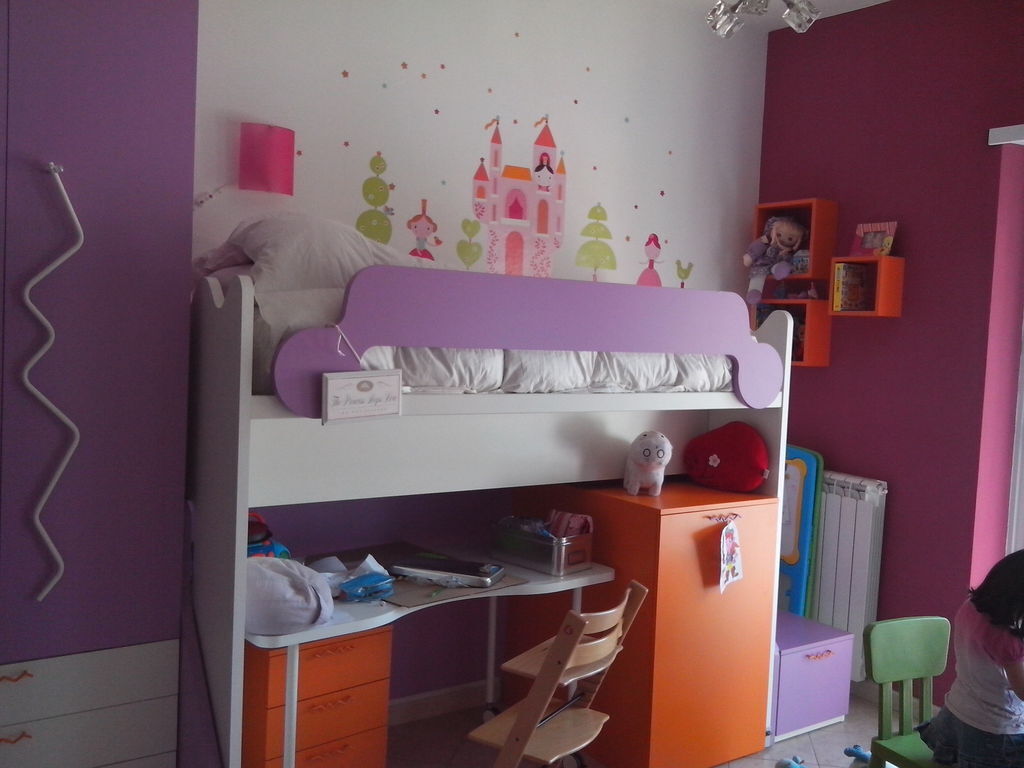 via dei QUINZI : bedroom child