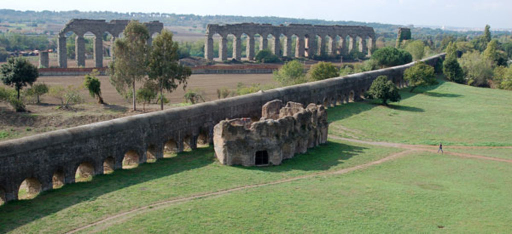 Near the house: Park of the aqueducts (7 roman and papal aqueducts) 