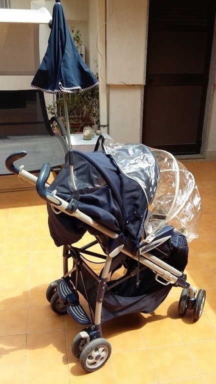 2 strollers fully equipped are available for childs till 5 years 