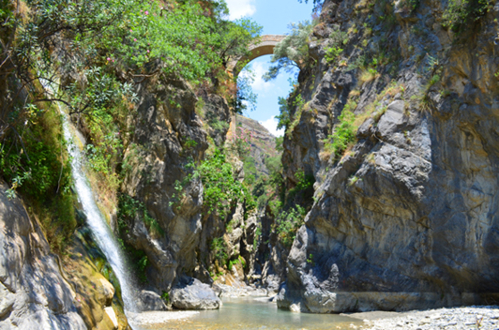 Ponte del diavolo, grotte del Raganello( Parco nazionale del Pollino)