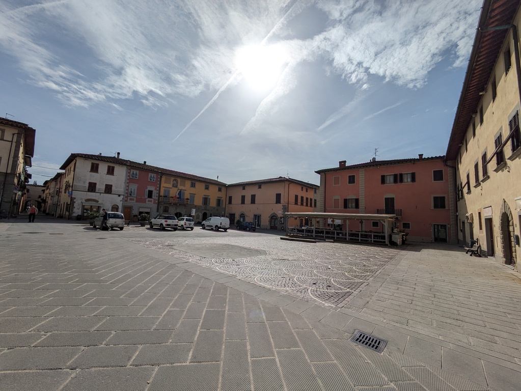 The main square in Castelfranco di Sopra