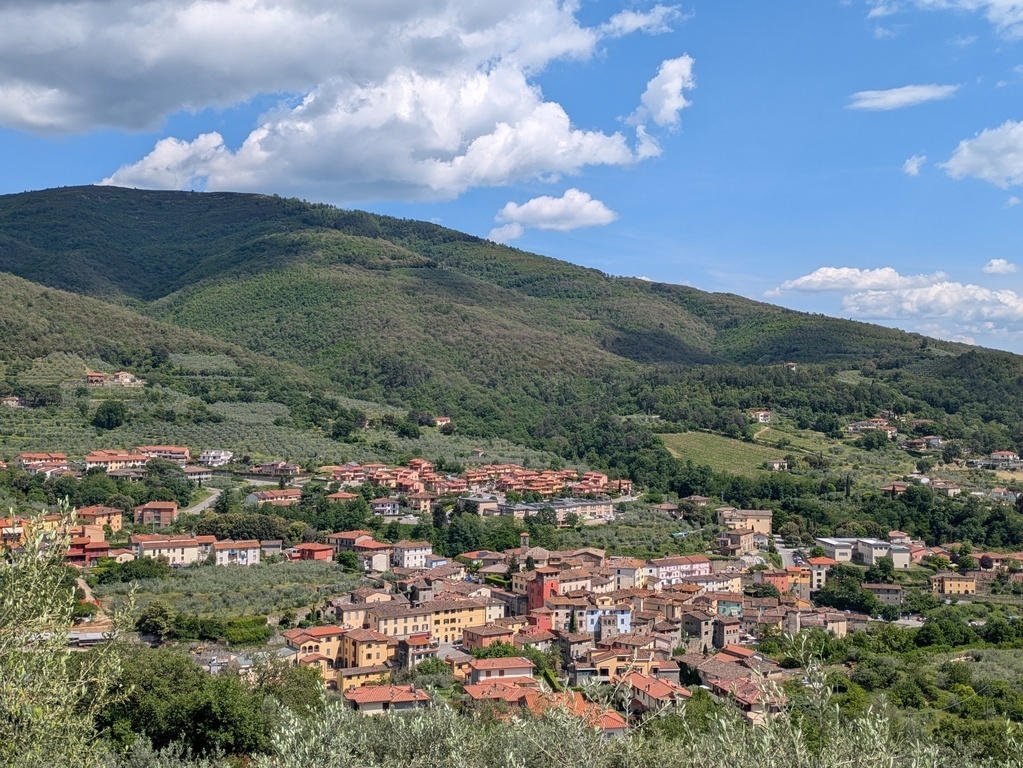 Panorama of Loro Ciuffenna (8 km from Certignano)