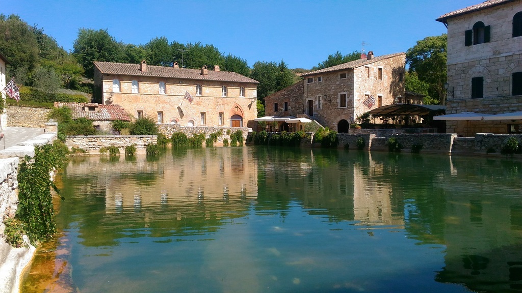 Bagno Vignoni medieval water square