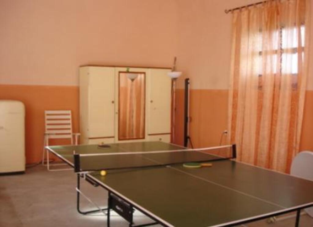 ping-pong room