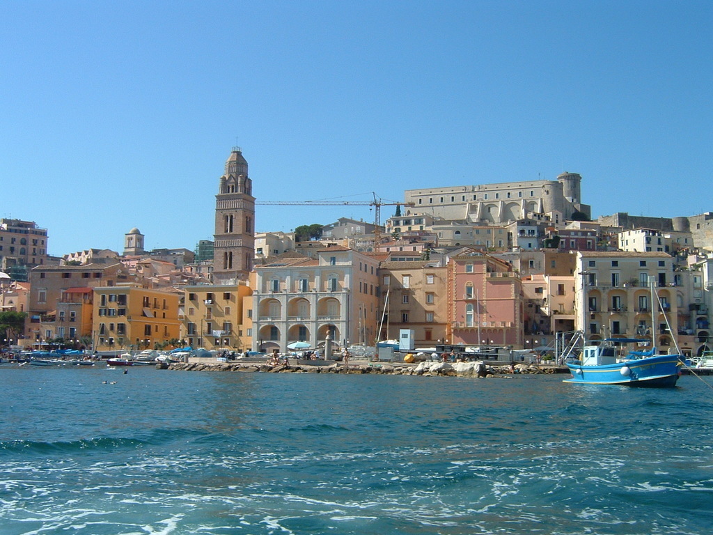Gaeta vecchia dal mare