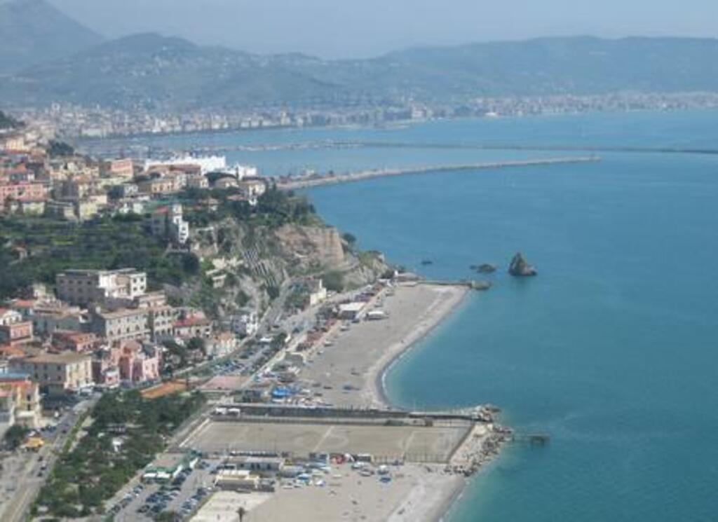 Vietri e spiaggia di Marina di Vietri 