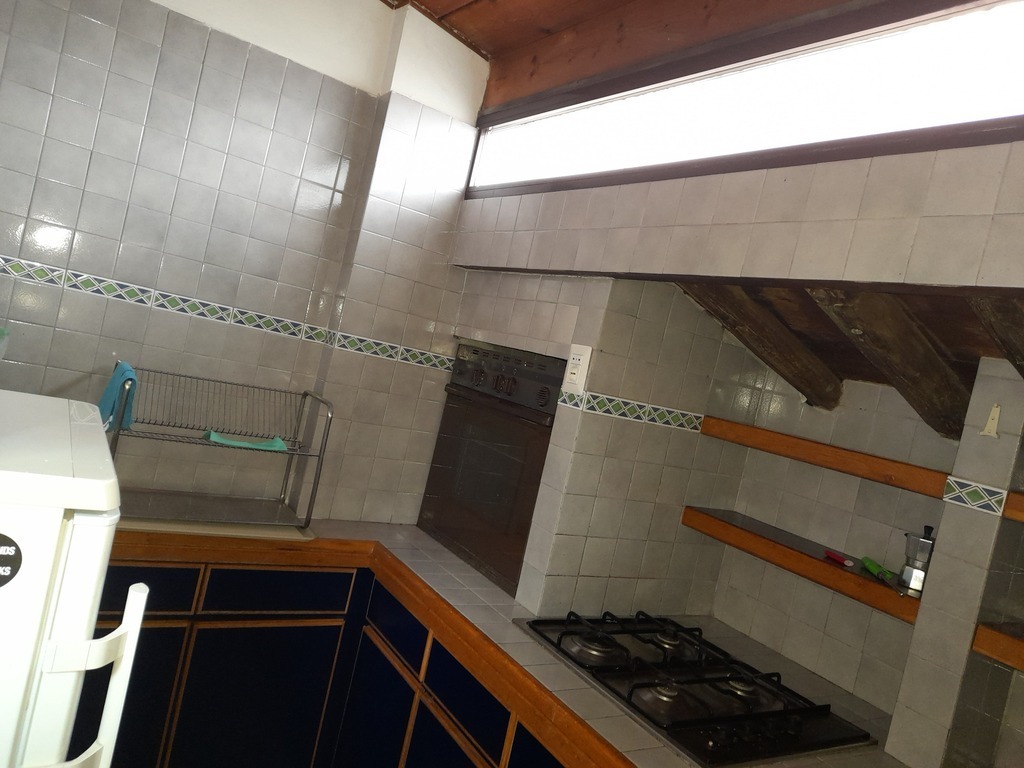 Seconda cucina (mansarda / Deuxième cuisine (mansarde) / Second kitchen (attic)