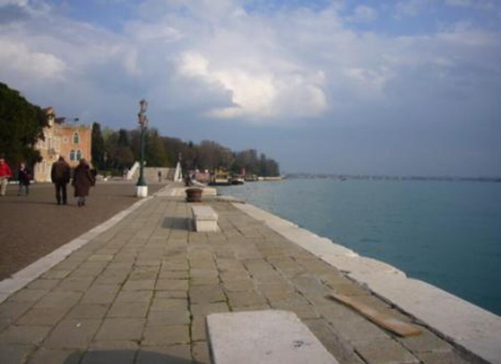 Riva degli Schiavoni verso San Marco