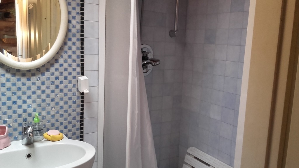 bathroom in mansarda