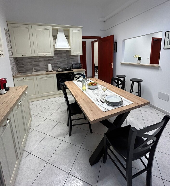 Kitchen with bar corner