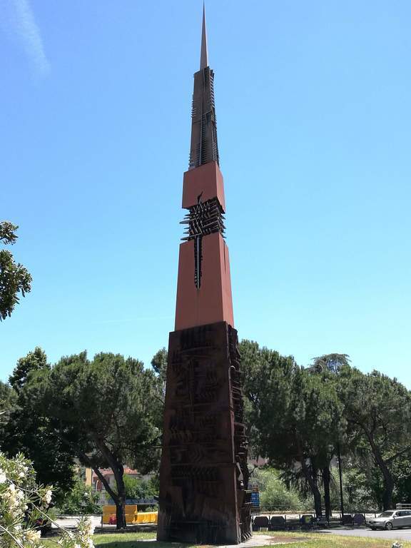 Lancia di Luce - Arnaldo pomodoro design