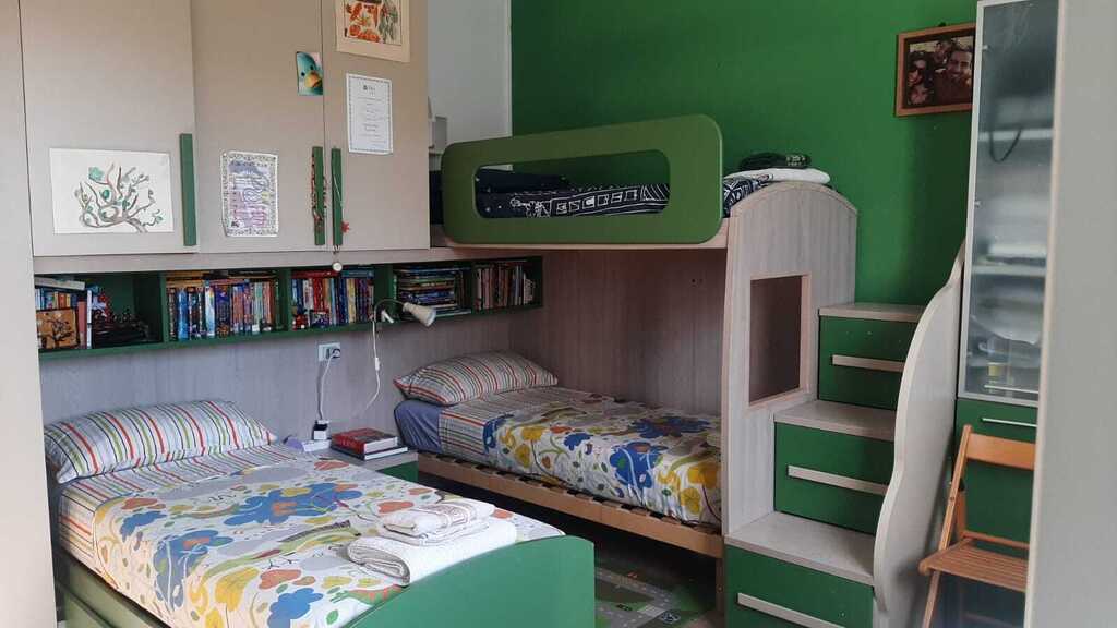 Kids' bedroom