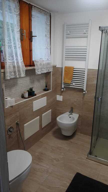 Small loft - shower bathroom