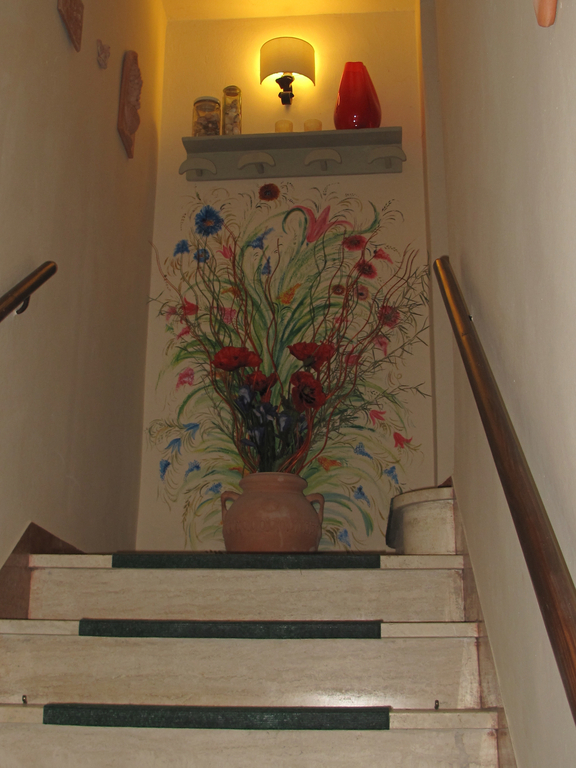 Entrance staircase 