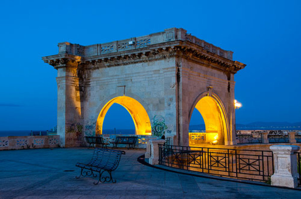 Cagliari: passeggiata sul bastione di San Remy