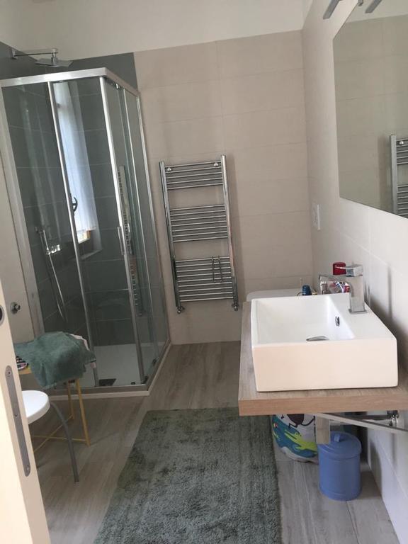 Bathroom (Ground floor)