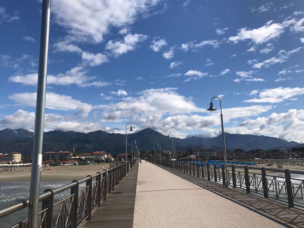 Il pontile a Marina di Pietrasanta