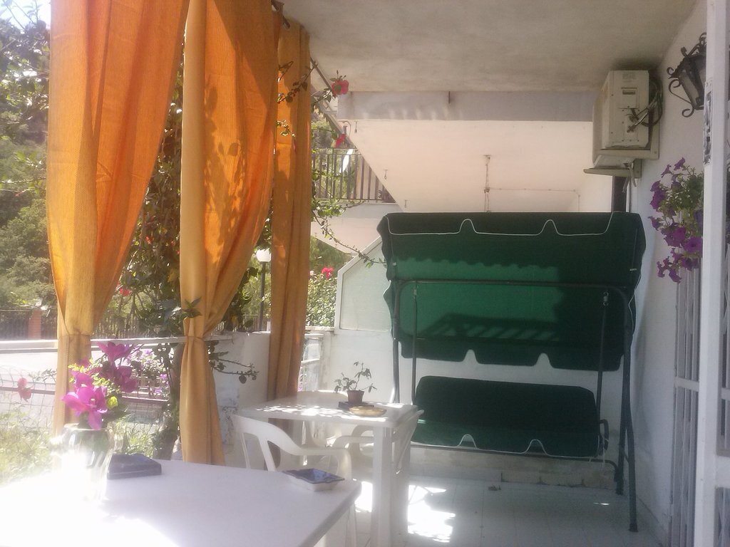 piccolo terrazzo -small terrace