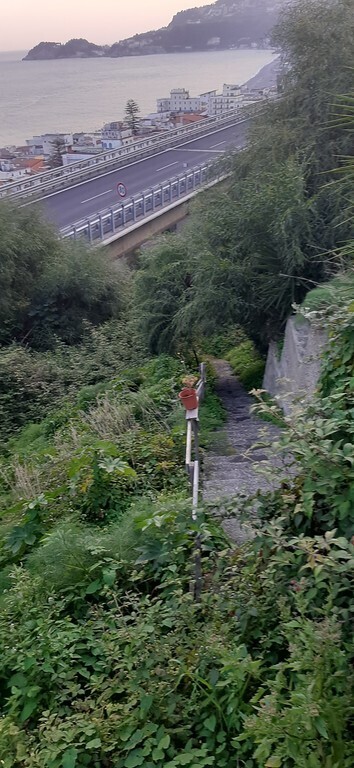 ladder to go down to Letojanni