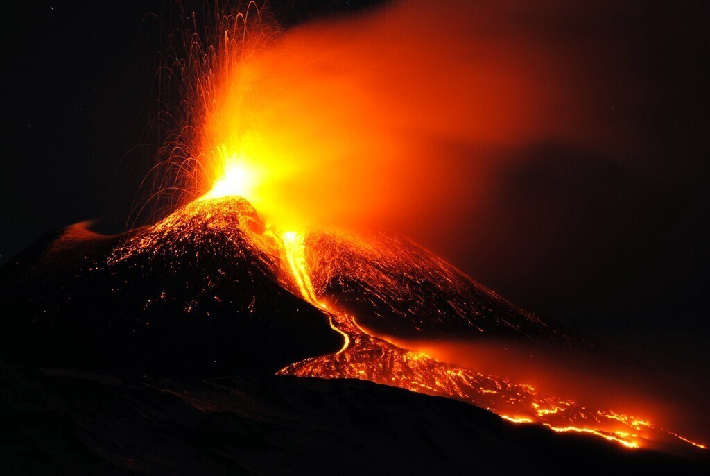 ETNA in eruzione-ETNA volcano in eruption