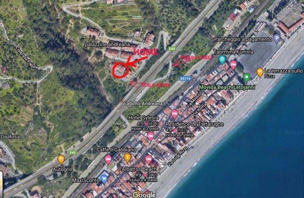 posizione casa, piccola strada  ,scala per Letojanni.  location of the house, road to get there, stairs-ladder  to Letojanni