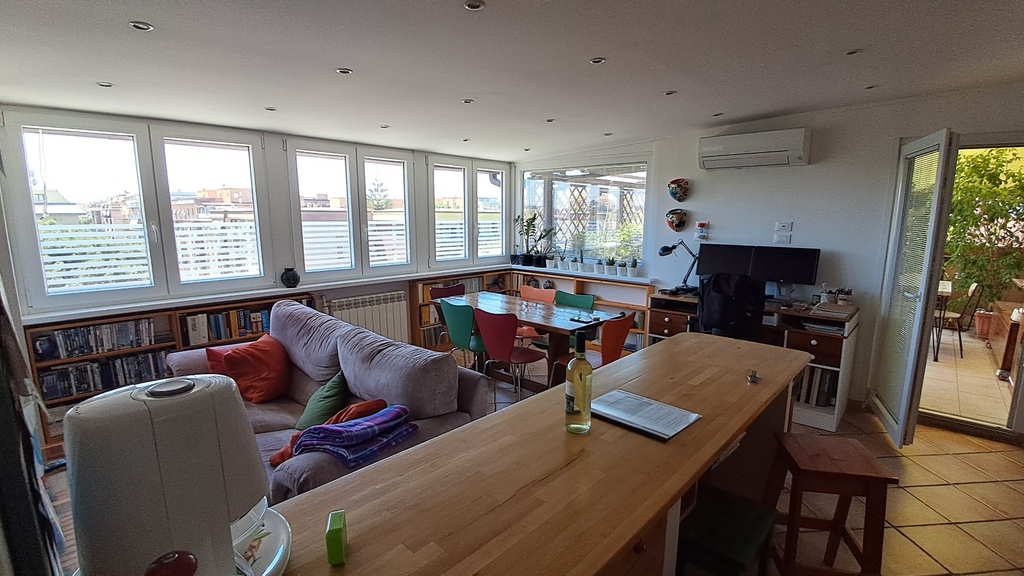 ...direct access to the terrace (see on the right side of the photo)