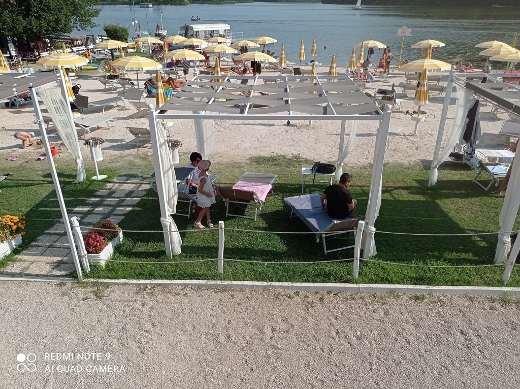 Una delle spiagge di Piediluco ( 50 mt )
