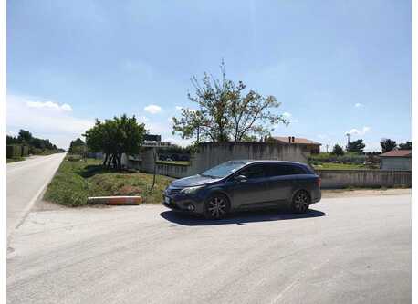 Turn at Podere 114 to get there