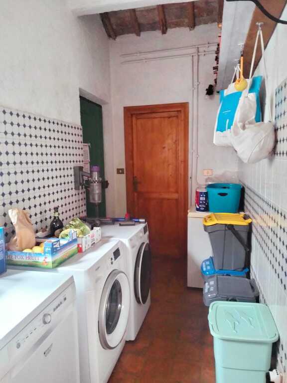 cucinino-storage closet