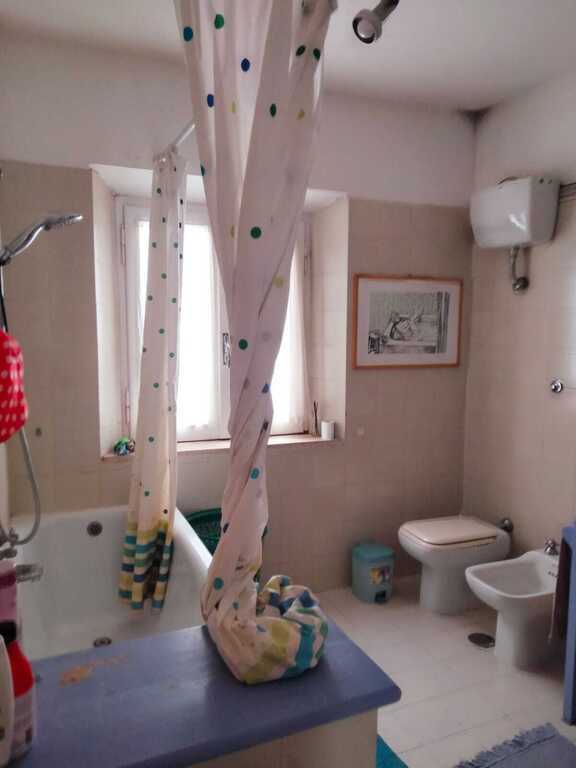 bagno primo piano - bathroom 1st floor