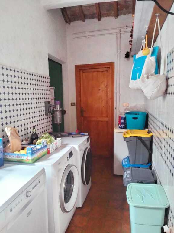 cucinino-storage closet