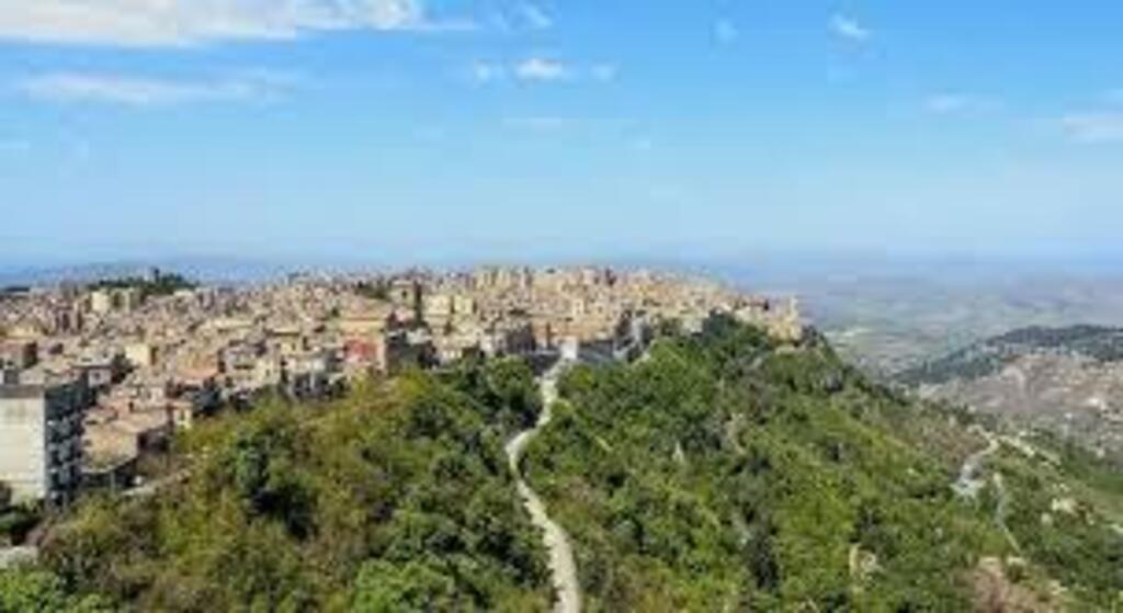 ENNA a quota 1100 metri di altezza, visione a 360 gradi di tutta la Sicilia