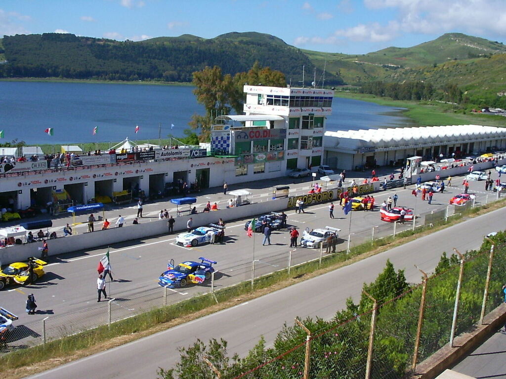 Autodromo di Pergusa. (Lago di Pergusa)