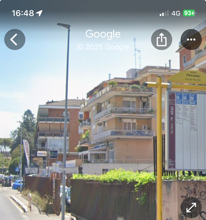 Fermata bus Casale Rocchi, su via di Pietralata