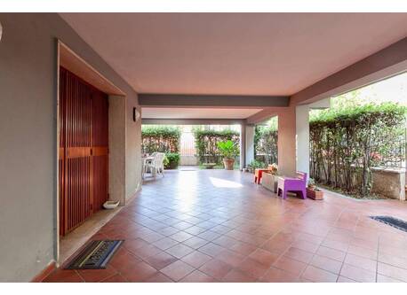 Portico (ground floor)