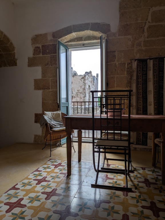 Primo piano con affaccio su via laterale