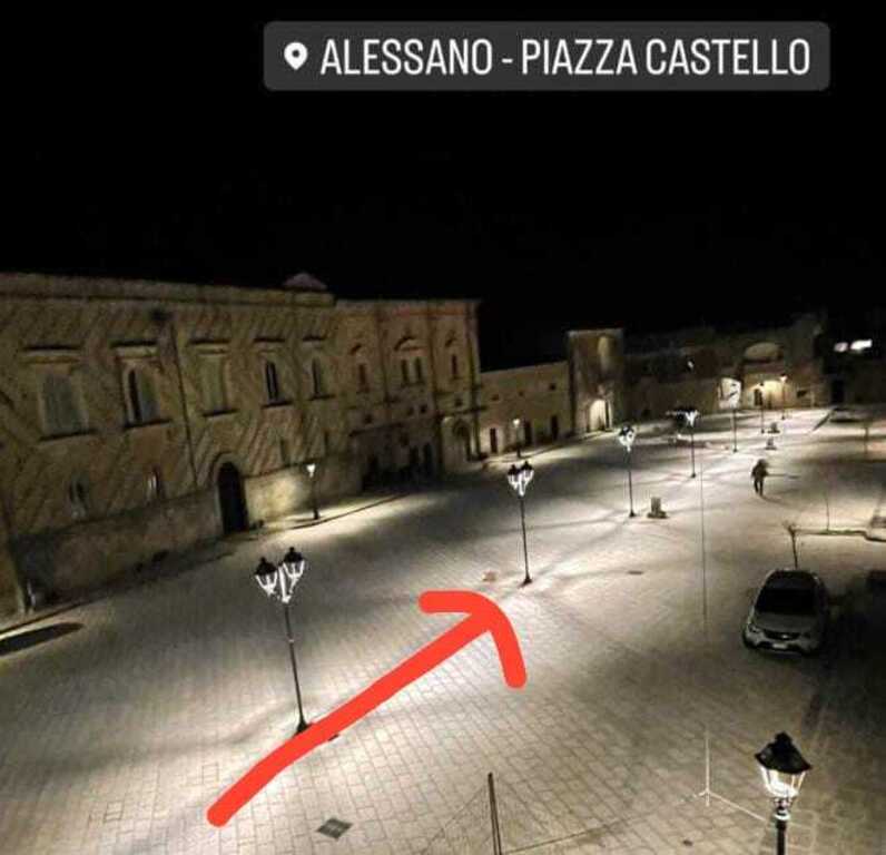 Piazza Castello adiacente alla casa centro storico di Alessano
